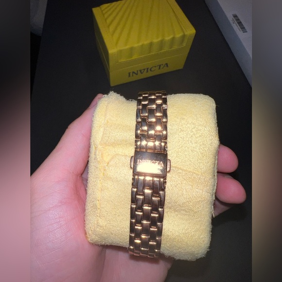 Rose Gold Angel Quartz Watch with rhinestones around the clock. - Picture 2 of 3